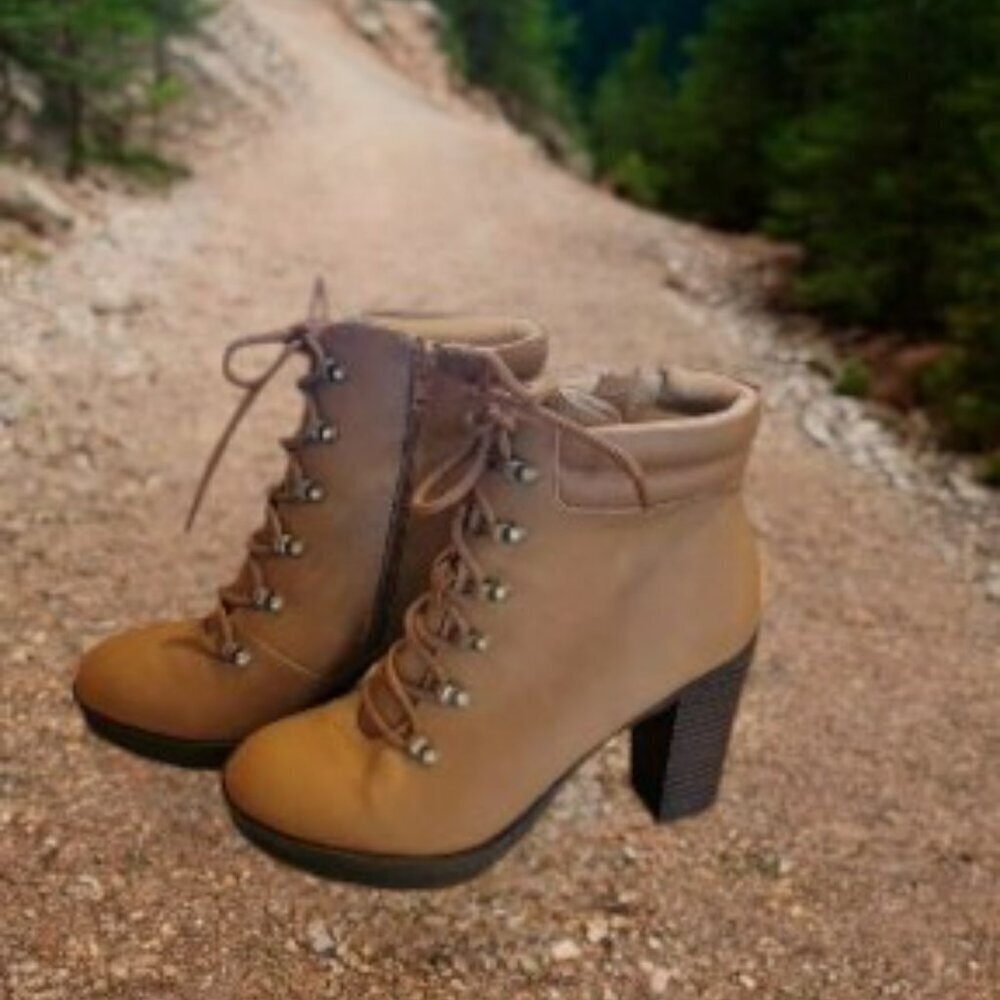 Andiamo Ankle Boots in Light Brown with Dark Heels in Size 7M - Picture 2 of 4